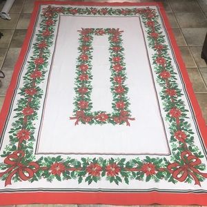 4.5 ft x 7.5 ft poinsettia table cloth